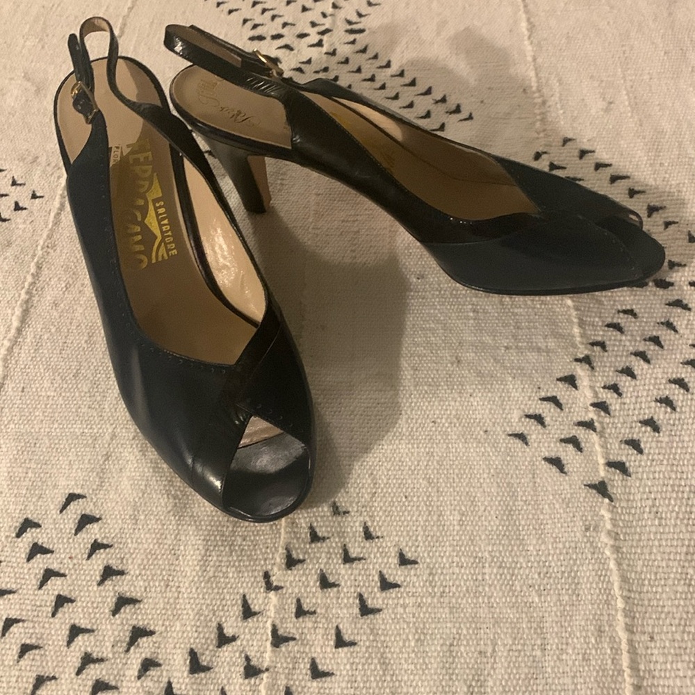 Saks Fifth Avenue Ferragamo Navy/Black Heels